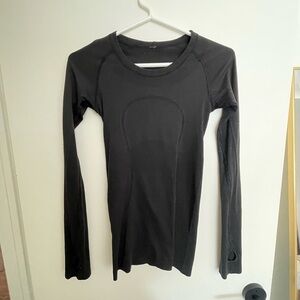 Lululemon Black Swiftly Tech Long Sleeve Size 2